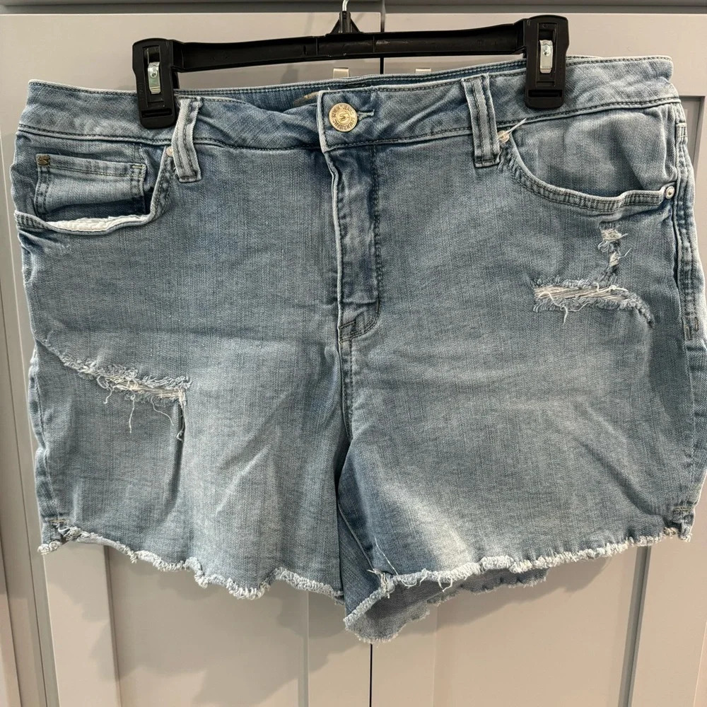 Seven7 Denim Cutoff Light Wash Shorts 36” waist 4” inseam